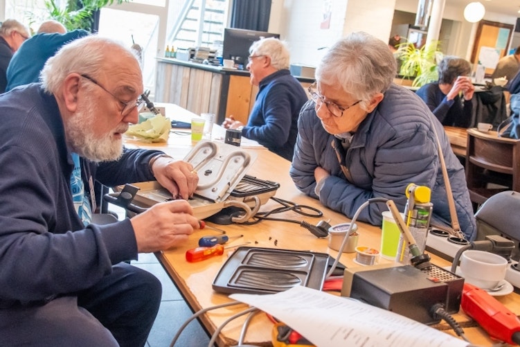 Repair Cafe p 22 IVDC cut