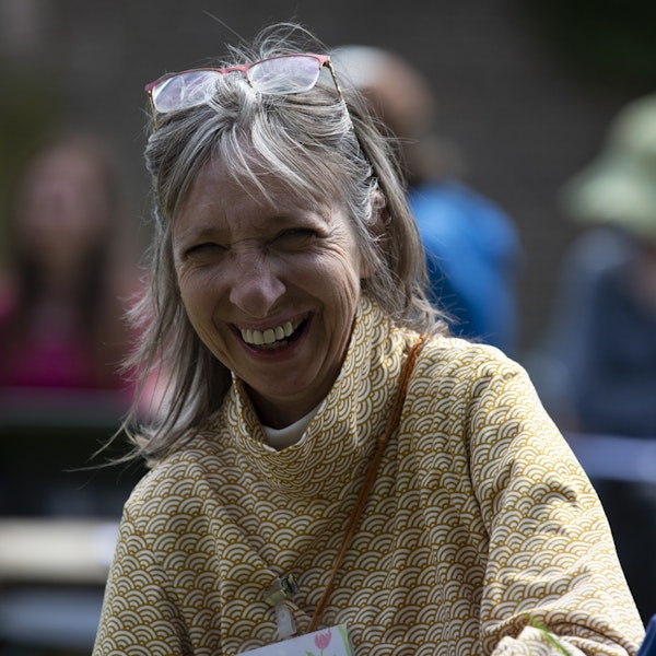 Initiatiefneemster Linda tevens ook weefster van het Natural Farming web